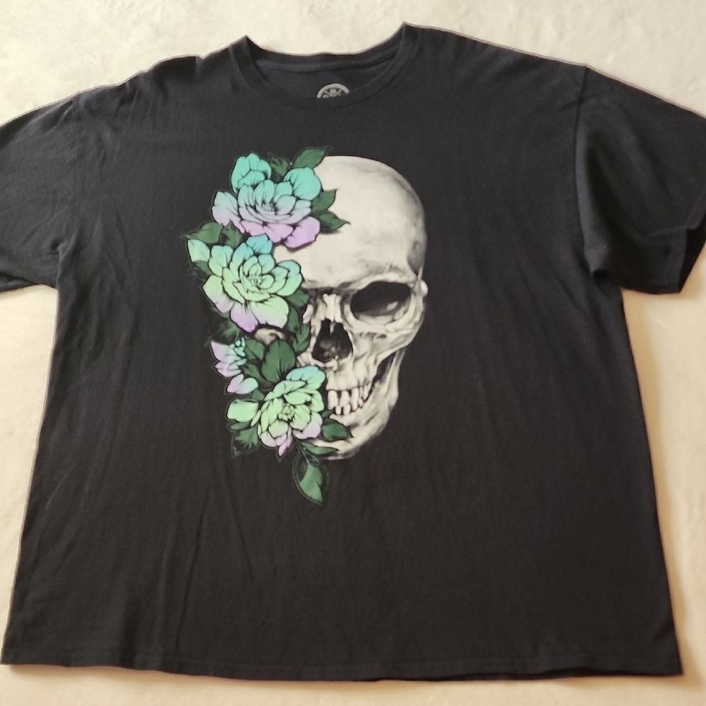 Womens DOM Black Tshirt With Skull And Flowers Size 2XL